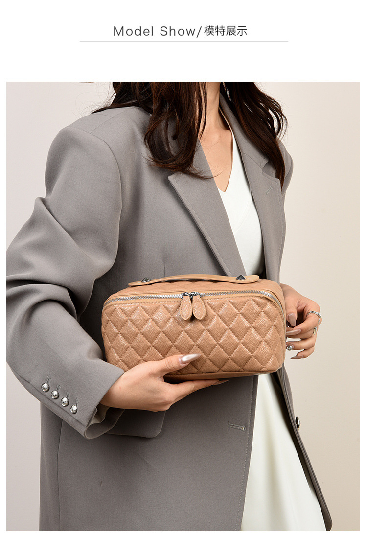 亚马逊跨境高品质pu化妆包菱格绗缝枕头包手提洗漱化妆品收纳包详情19