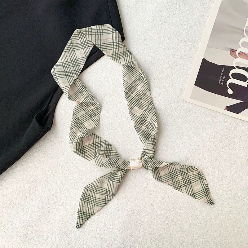 The new checkered scarf for spring/Summer 26 features a Korean long silk scarf with polka dot retro decoration and a stylish color combination that is versatile for daily use pic 9