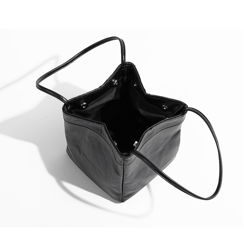 The new high-end mirror-like texture bucket bag is fashionable, versatile and trendy. The shell luster dopamine is paired with a handbag pic 16