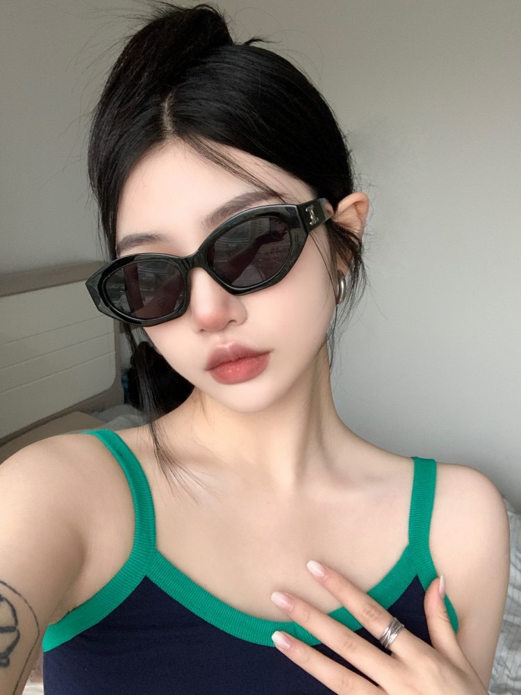 Retro triumph snow sunglasses for women, a new type of high-end oval angular sunglasses for sun protection and shading pic 2