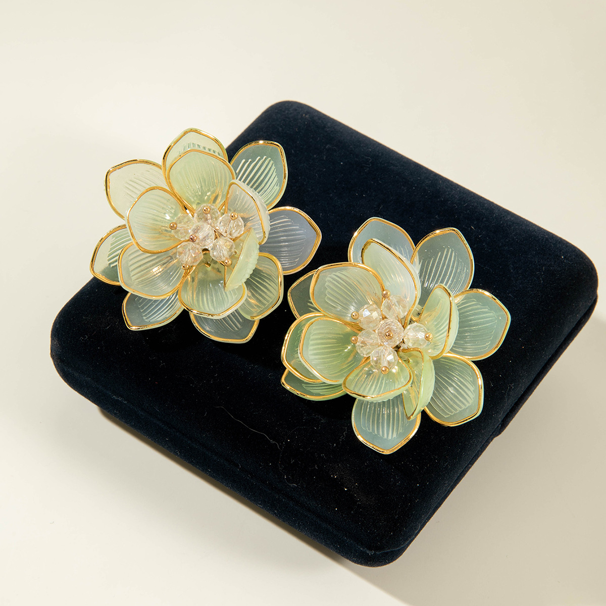 亚马逊跨境清新甜美彩色树脂花瓣花朵耳钉气质多巴胺 耳环耳饰女详情16