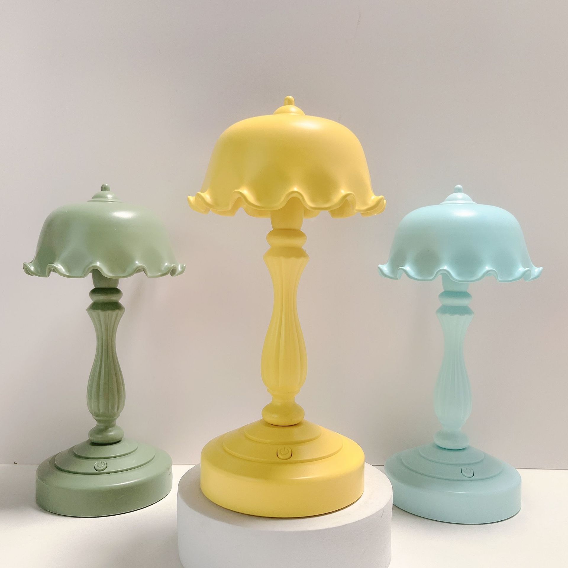 Retro atmosphere light, DIY handmade table lamp, lotus leaf night light, cute and girlish bedroom lighting, Nordic style, eye-protecting pic 32