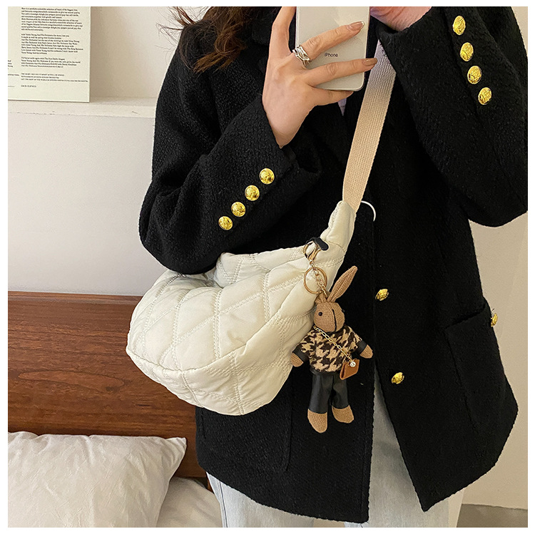 The new, trendy and fashionable single-shoulder crossbody bag with diamond-patterned embroidery thread for women in 2021, the popular dumpling bag pic 53