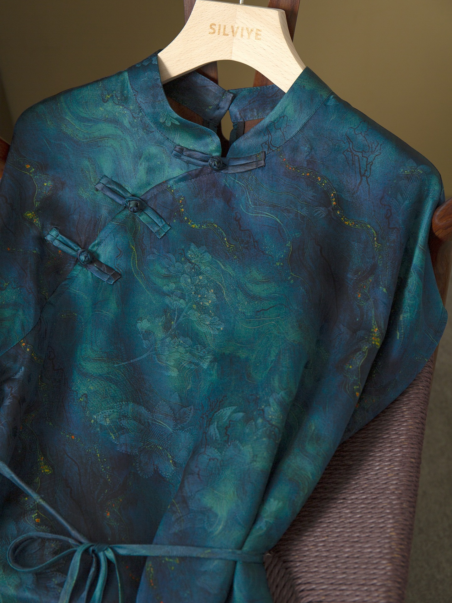 真丝香云纱改良旗袍连衣裙女100桑蚕丝立领收腰短袖长裙夏新款详情9