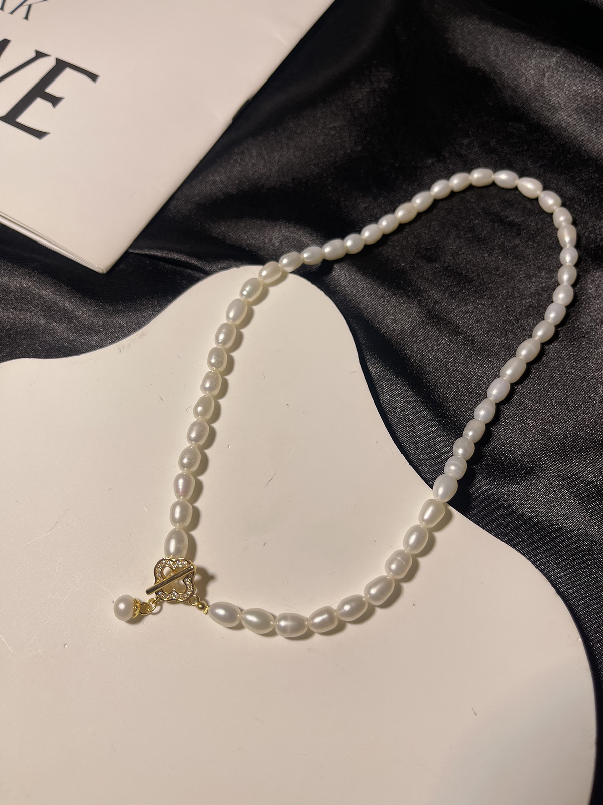 Rice grain pearl freshwater pearl necklace for women, oval shape, spring and summer style, niche design sense, collarbone chain, simple necklace, forest style pic 3