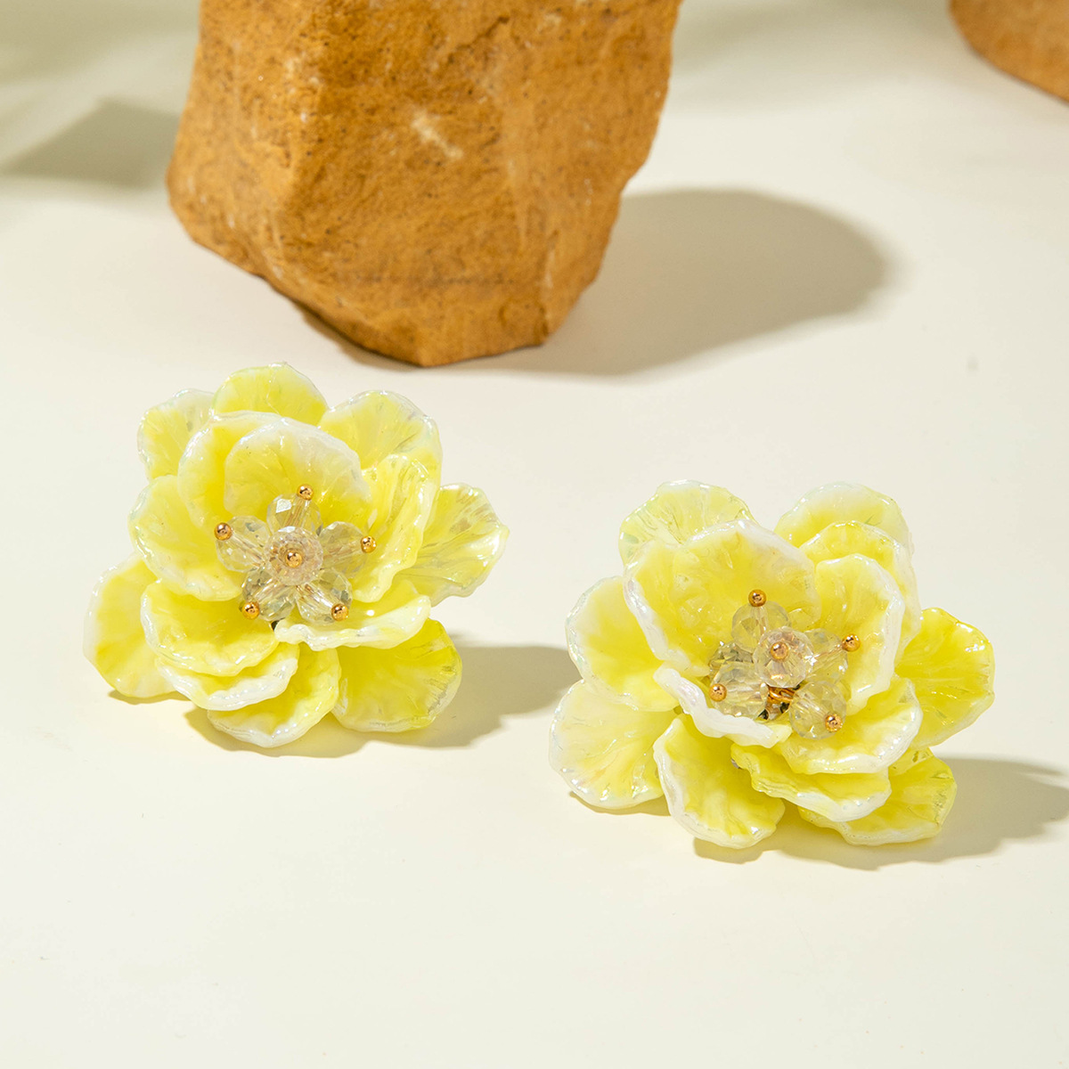 亚马逊跨境清新甜美彩色树脂花瓣花朵耳钉气质多巴胺 耳环耳饰女详情83