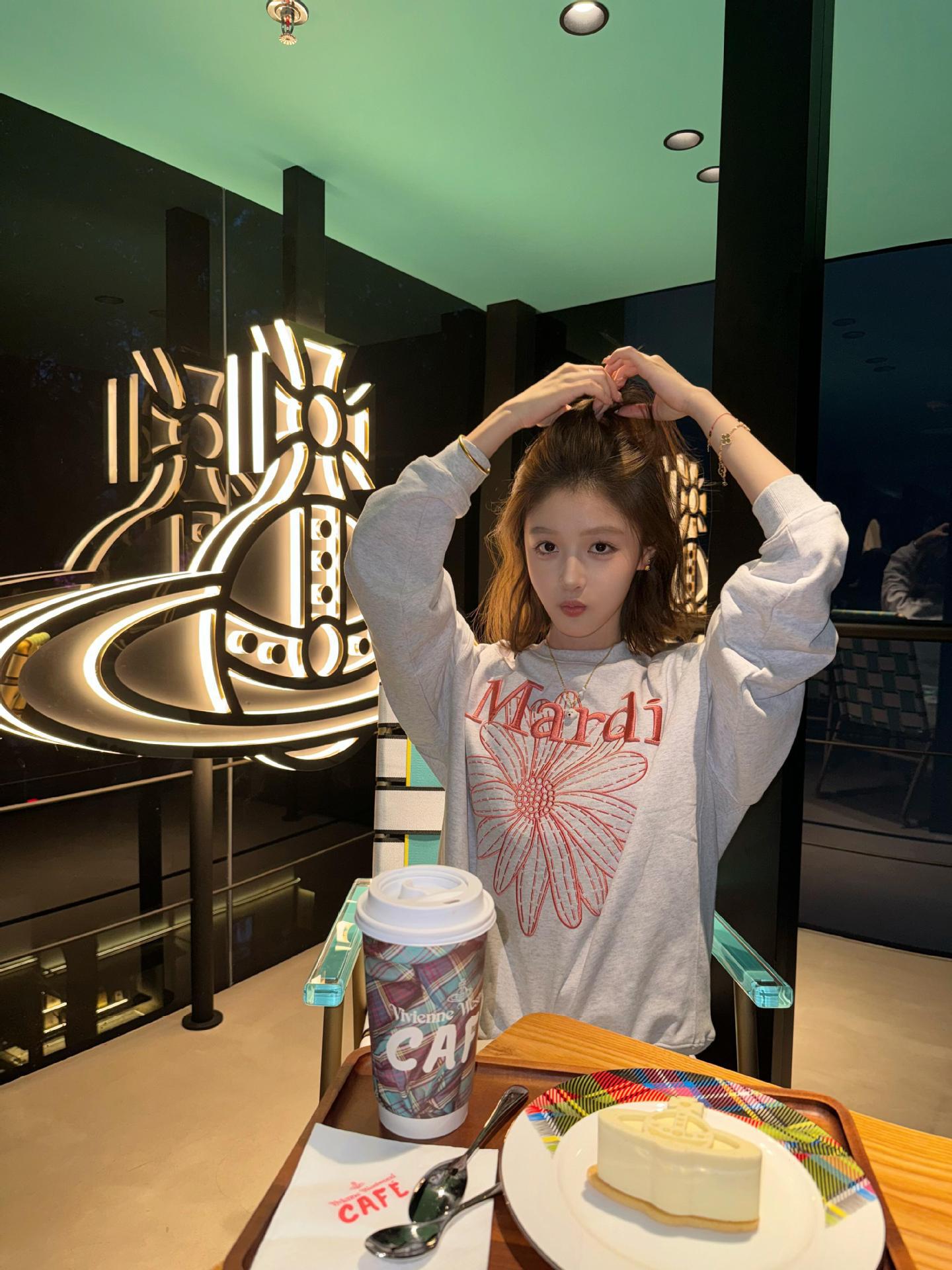 现货韩国潮牌Mardi卫衣女小雏菊24新款印花圆领上衣一件代发详情48