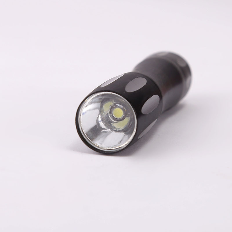 久量户外强光战术手电筒小型手电筒手电详情4