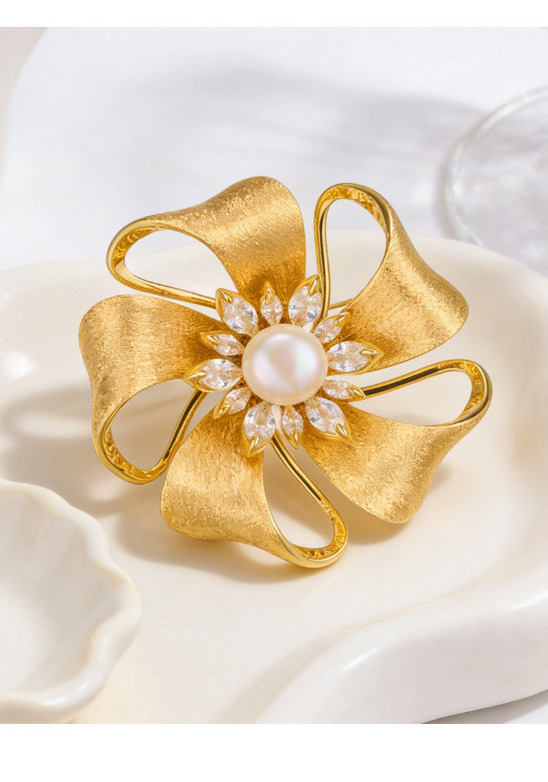 Light luxury and elegant golden brushed flower brooch, copper inlaid zircon freshwater pearl exquisite brooch, best-selling clothing and accessory brooch pic 20