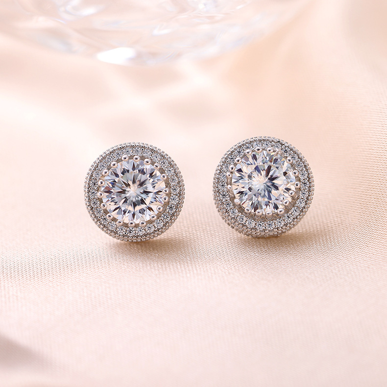Zhuoheng Select 925 all-silver full-diamond one-carat Moissanite stud earrings, a simple and versatile European and American hip-hop style pic 5