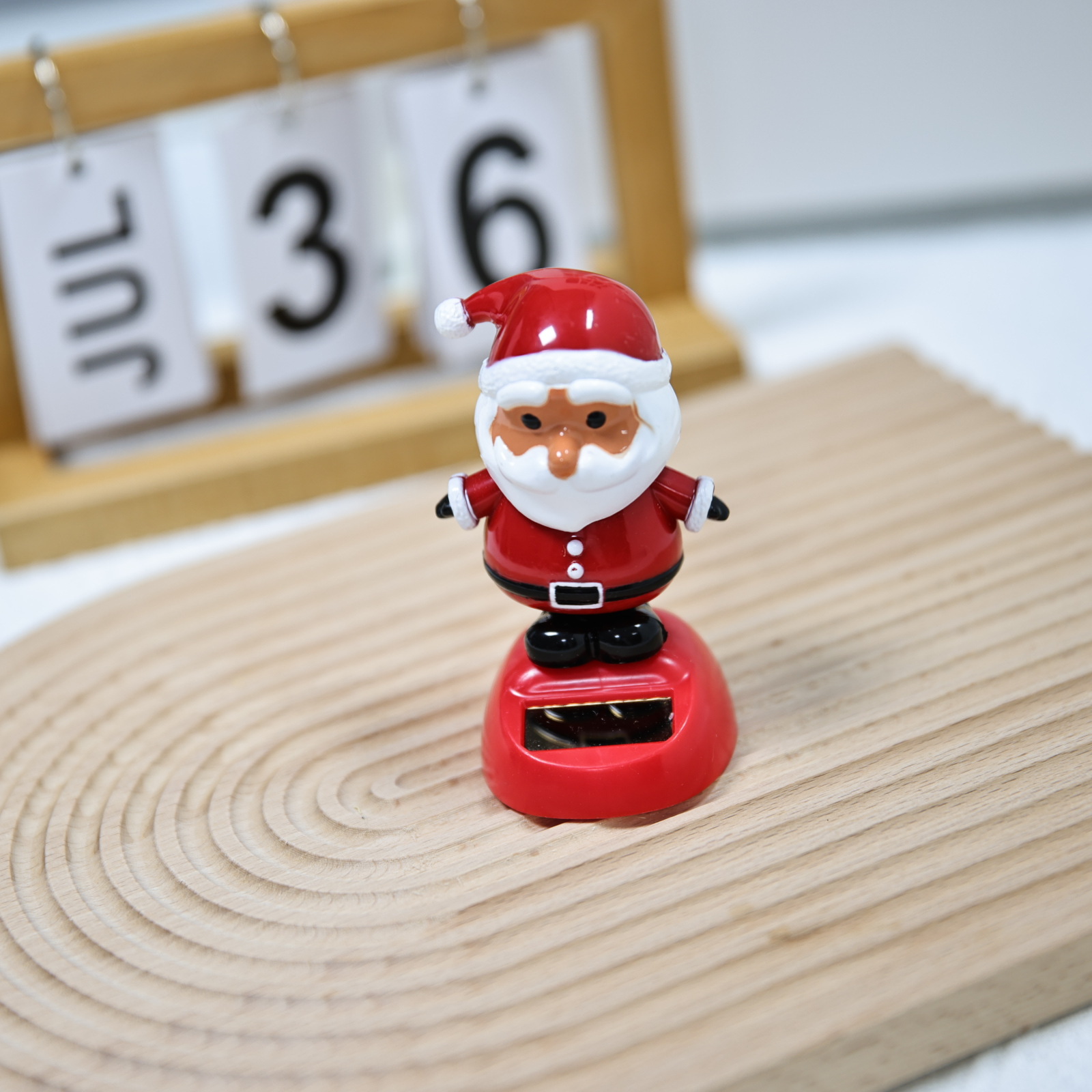Cross-border best-selling solar-powered car ornaments, rocker, Christmas gifts, and white-bearded Santa Claus accessories pic 6