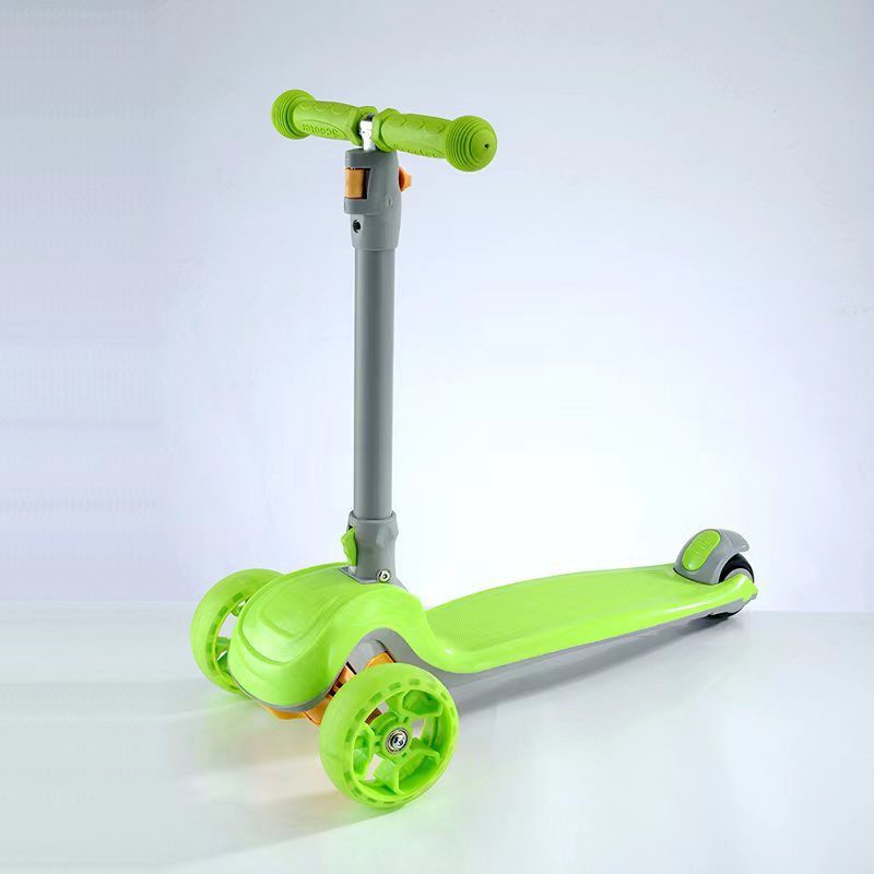 工厂批发跨境儿童1-3-6-8岁可折叠便携式宽轮带闪光滑板车SCOOTER详情5