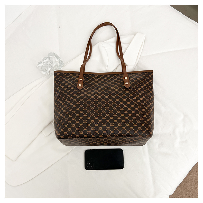 A simple and fashionable large-capacity bag for women in 2025, a trendy six-year tote bag for women, a large-capacity single-shoulder bag for commuting pic 50