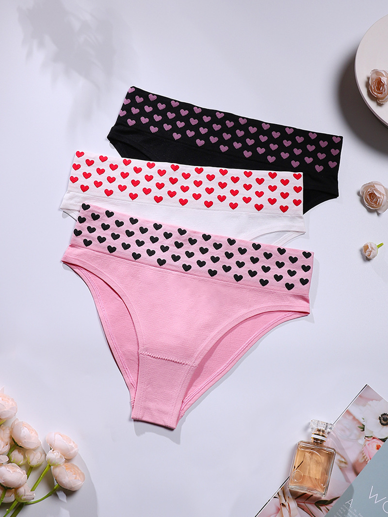 Three pairs of high-waisted triangular underpants with heart patterns for women, European and American sexy, seamless and breathable pure cotton crotch underpants for export pic 6