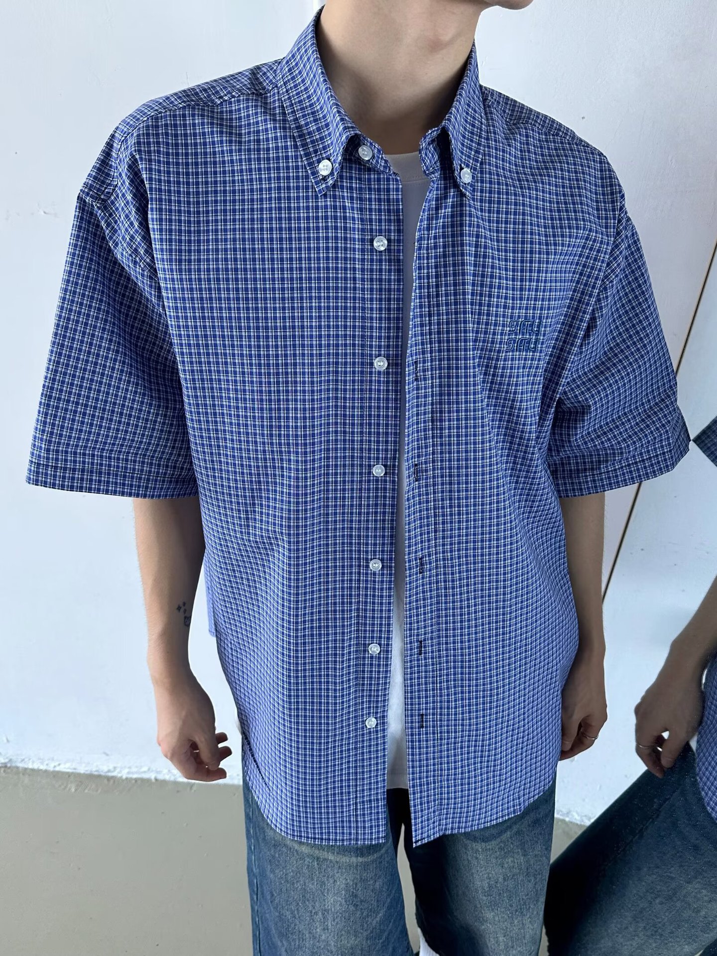 cleanfit blue checkered shirt for men, short-sleeved summer five-quarter sleeve shirt, a trendy brand with a high-end look pic 4