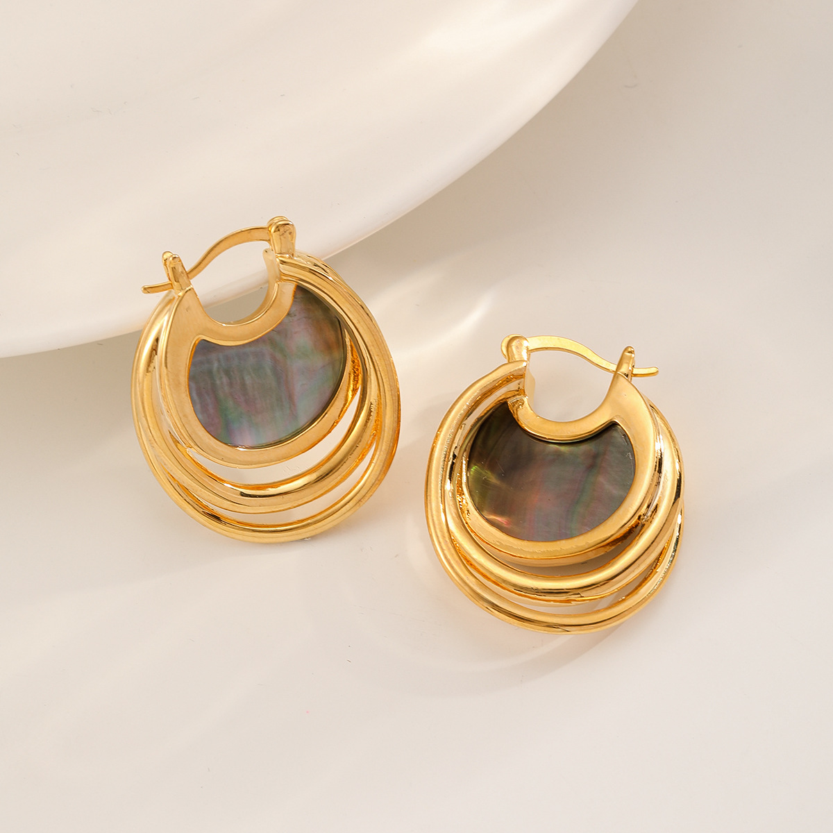 娜莎欧美跨境铜镀18K金老钱风耳钉彩色双面贝母耳环度假风高级感详情6