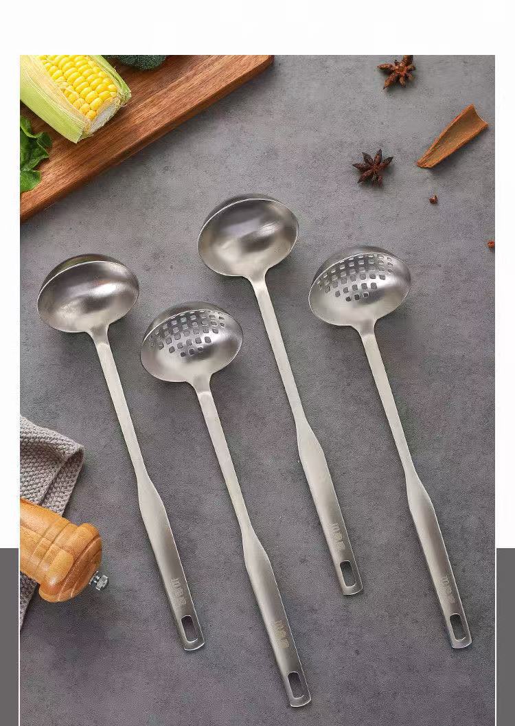 Factory direct sales of thickened 304 stainless steel hot pot spoons, soup shell spoons, strainers, kitchen utensils and household spoons pic 20