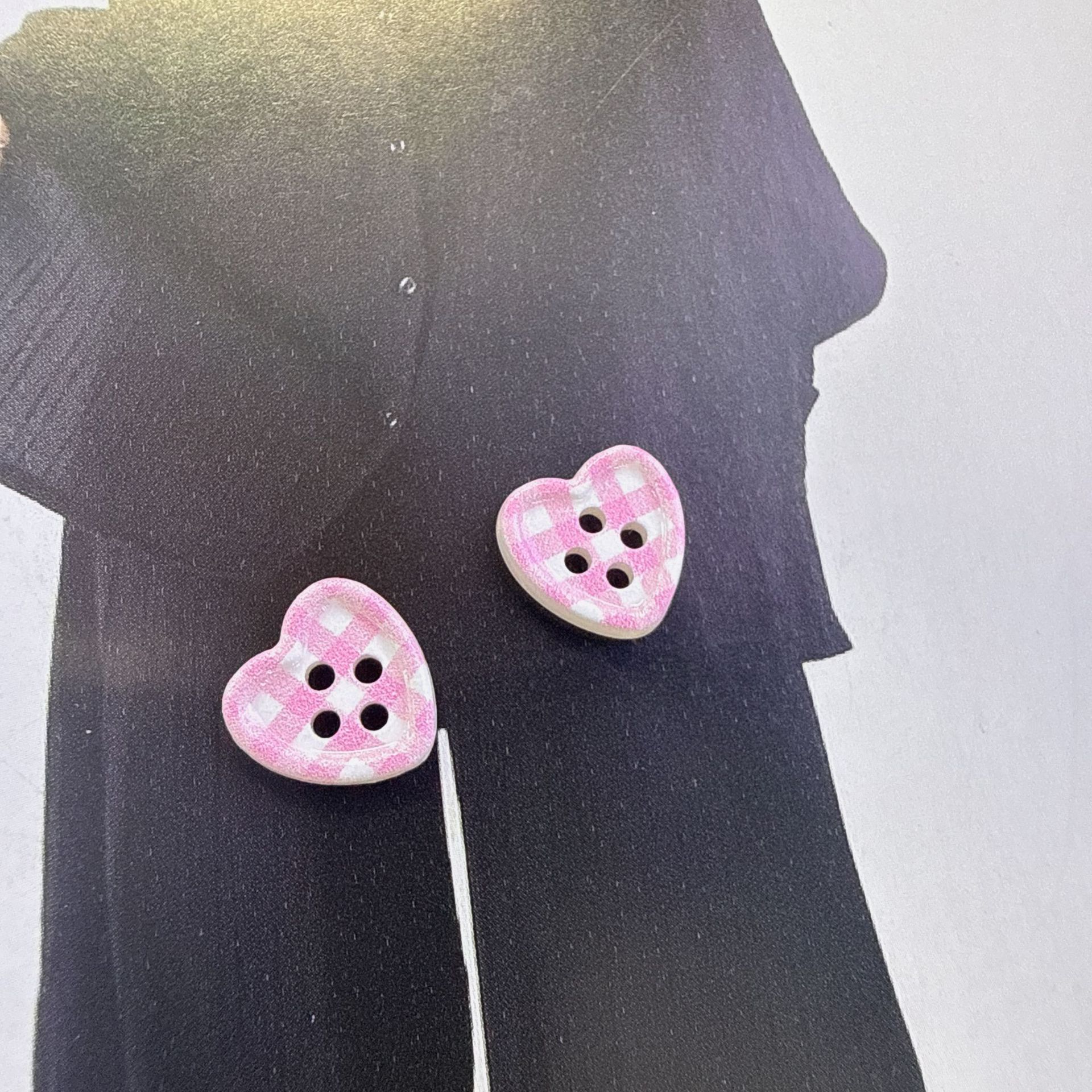 New summer ice-transparent checkered heart button diy handcrafted material clothing accessory button with four eyes pic 9