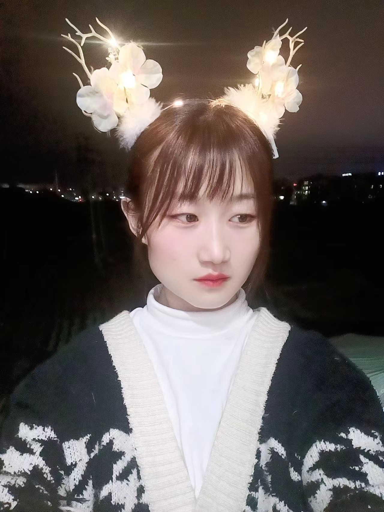 新款发光大鹿角发箍梅花羽毛麋鹿发饰圣诞节花仙子拍照装扮头饰详情2