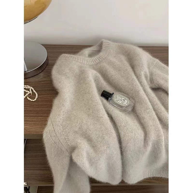 A high-end, soft and fluffy raccoon wool round-neck sweater for women in winter, thickened and laid-back style milk fufu, paired with a knitted sweater top pic 3