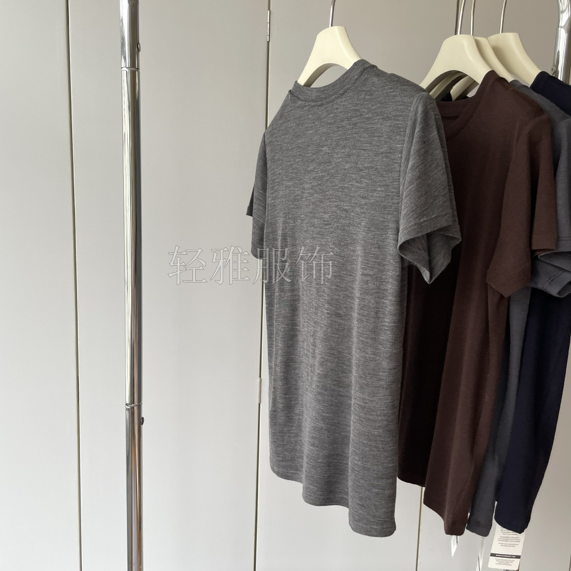 Sweat-wicking and breathable 100 pieces of Australian Merino wool! Round-neck, light, comfortable, slimming, versatile short-sleeved T-shirt for women pic 4