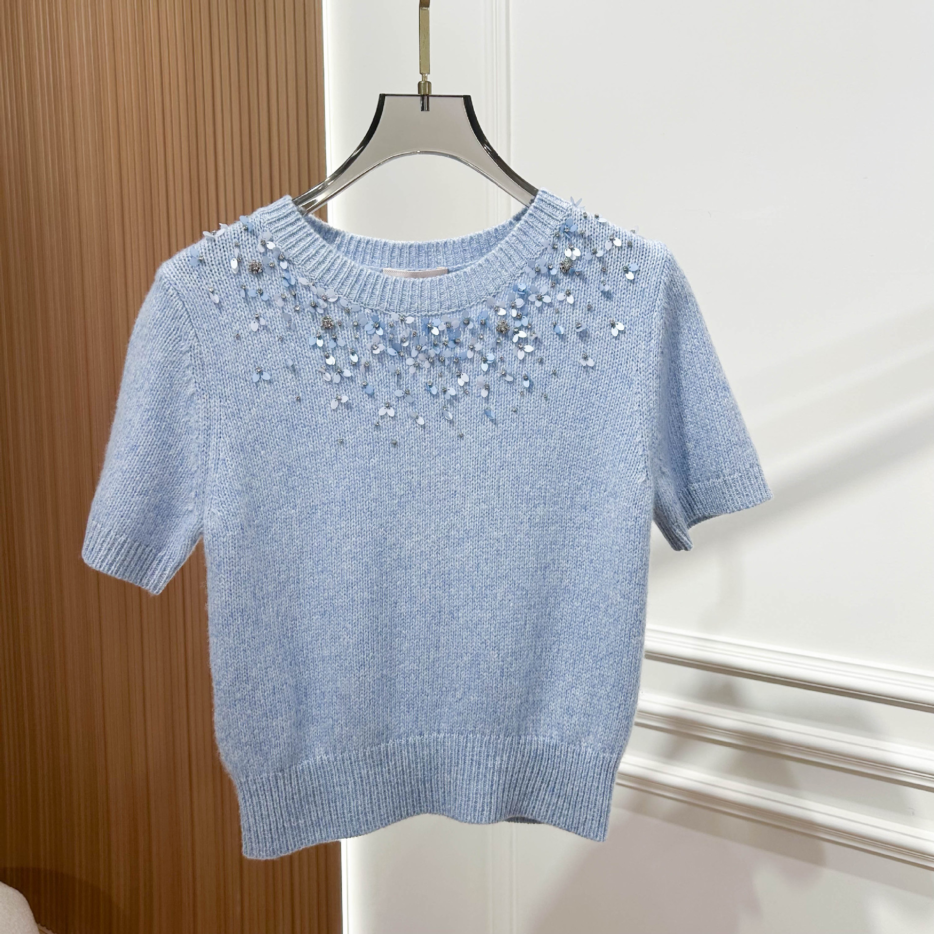 The 2025 autumn new heavy industry sequined short-sleeved casual knitted sweater for petite women has a unique design sense and a slimming top for women pic 9