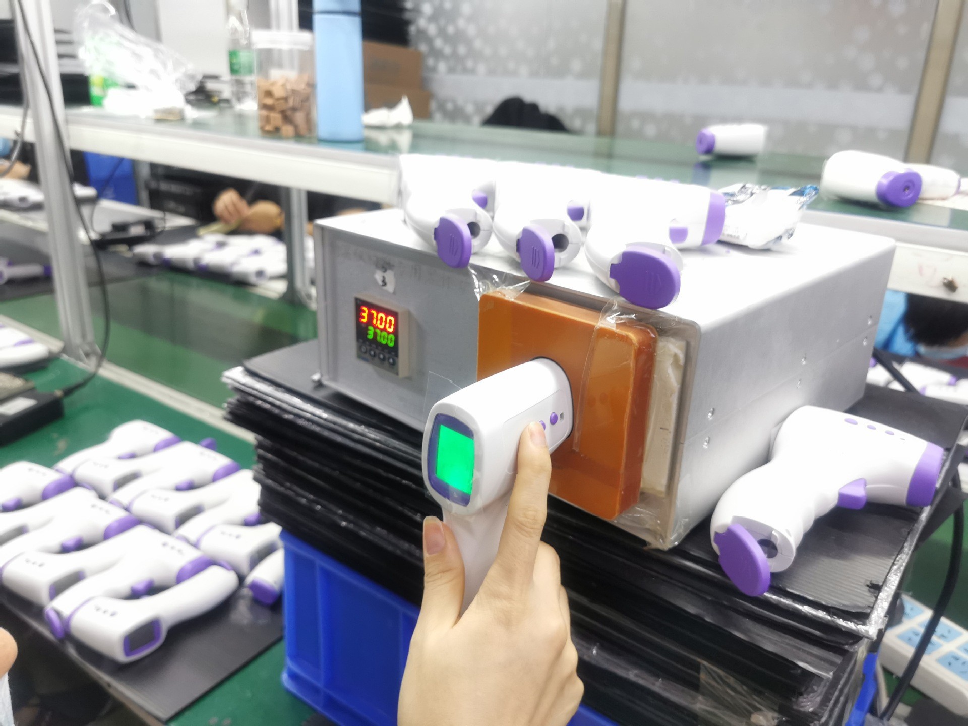 Foreign trade English non-contact infrared forehead thermometer, household portable handheld rapid measurement mini forehead thermometer pic 7