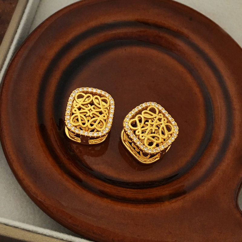 Copper-plated real gold, retro and niche, hollowed-out design ear buckles, elegant and high-end, court style earrings, zircon earrings 2302 pic 5