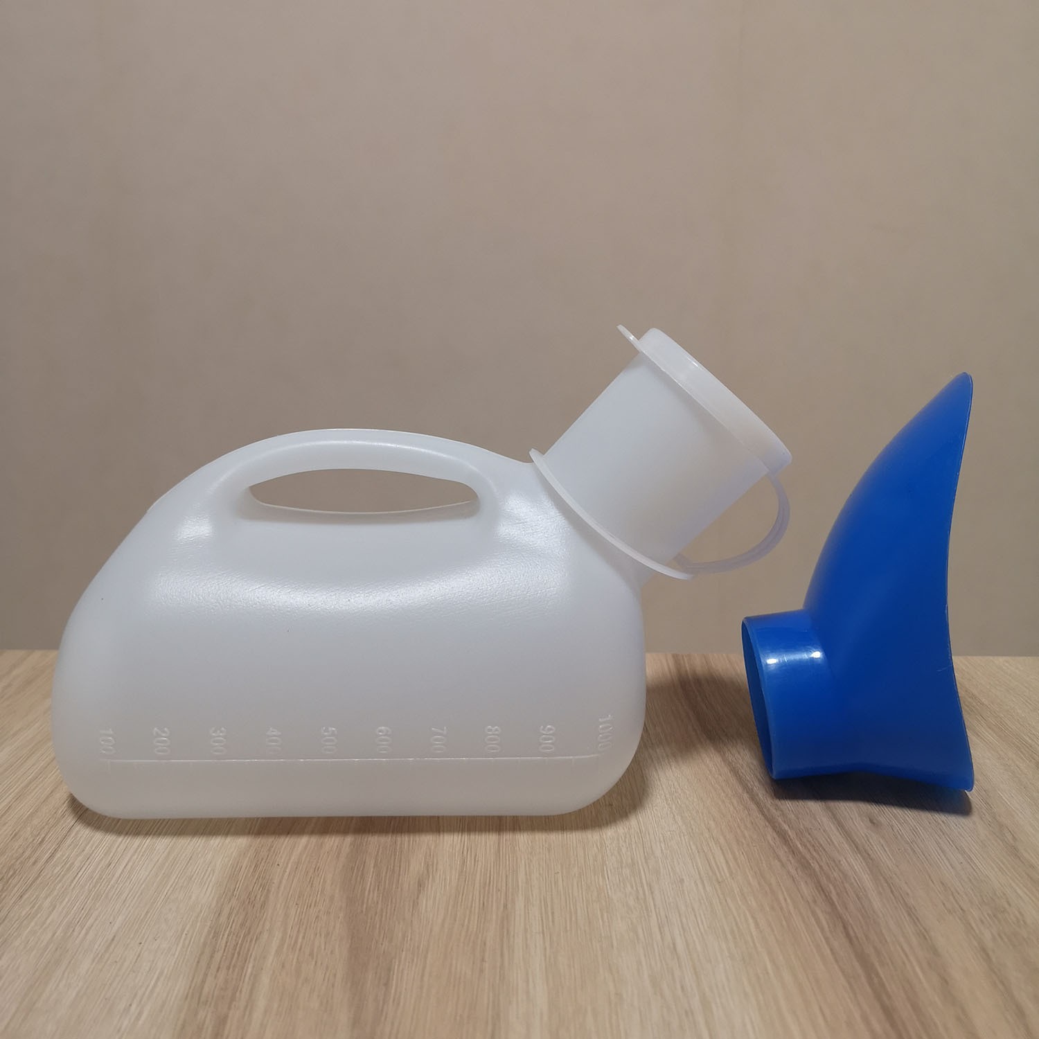 The manufacturer supplies 1000ML unisex car urinals with interfaces for children and the elderly, which are practical and portable pic 5