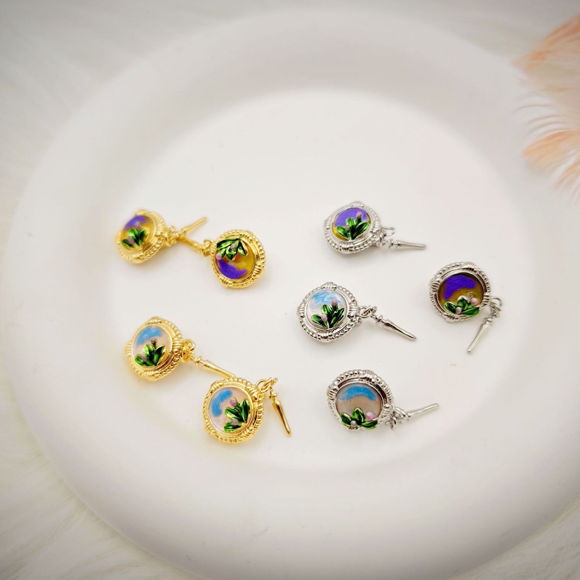 Retro oil paint-style flower intaglio clasp for jewelry accessories, simple and light luxury, vintage French oil-dripping clasp, high-end matching pic 11