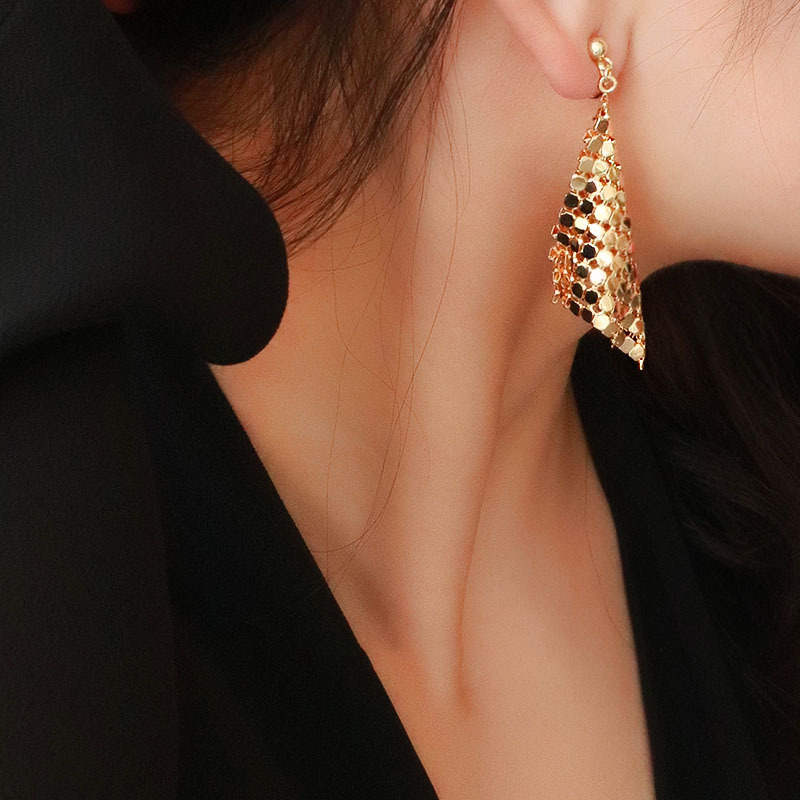 New high-end, light luxury geometric silver sequined stud earrings for women, unique personality, versatile and exquisite earrings wholesale pic 7