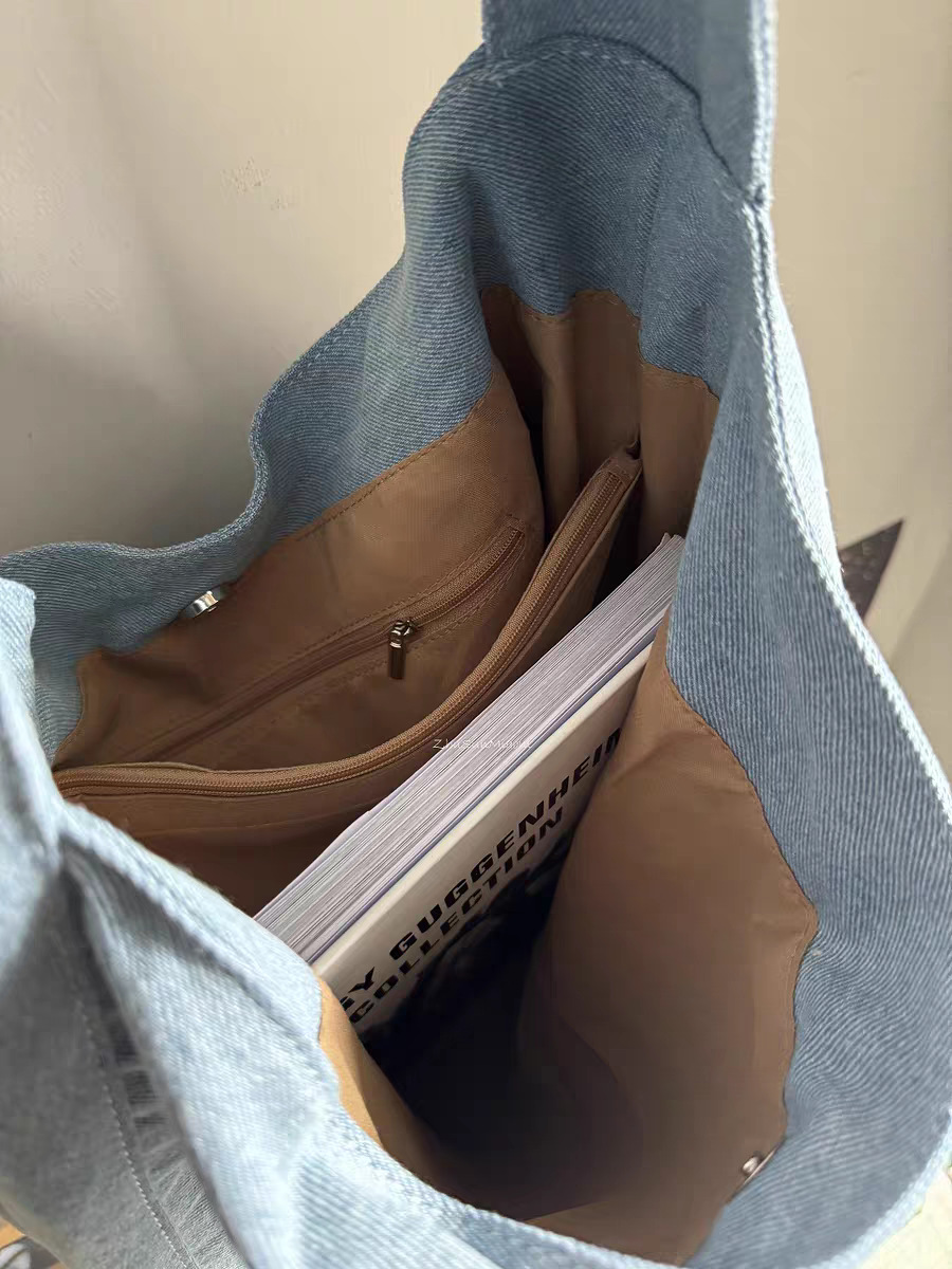 Niche design sense canvas bag, large-capacity Korean-style laid-back single-shoulder bag, 2025 commuter student underarm tote bag pic 4