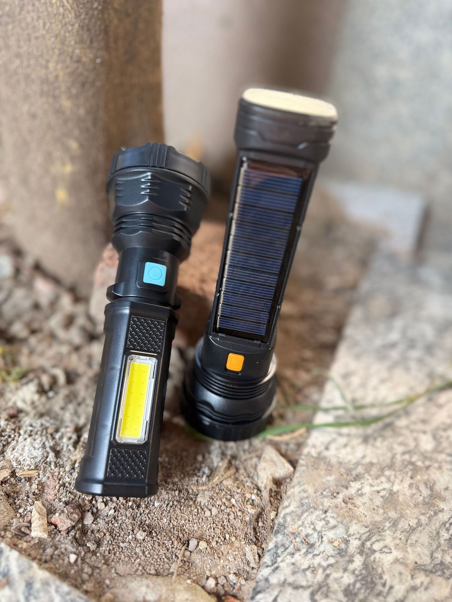 太阳能手电筒强光带COB侧灯充电远射超长续航户外应急手握式电筒详情9