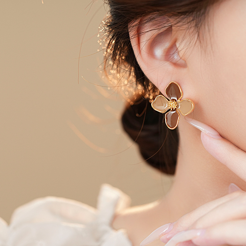 银针美拉德风咖色滴油四瓣花朵耳钉女气质耳环复古高级感耳饰批发详情9