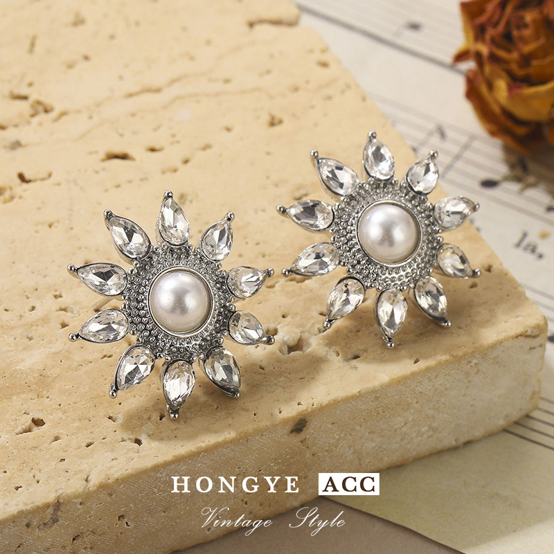 Pearl earrings for women, light luxury, fashionable, new style, elegant stud earrings, high-end commuting, retro, versatile, exquisite earrings wholesale pic 11