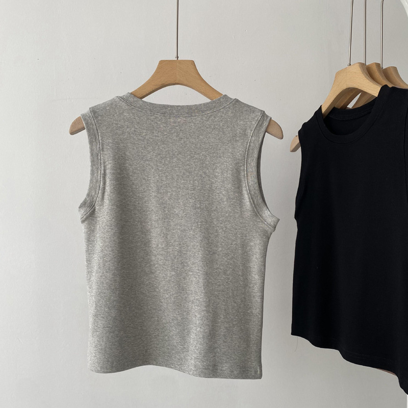 A solid-color short vest with a halter top in the European and American style for women in summer. It is a slimming and form-fitting Korean style with sleeveless tops worn inside and outside pic 6