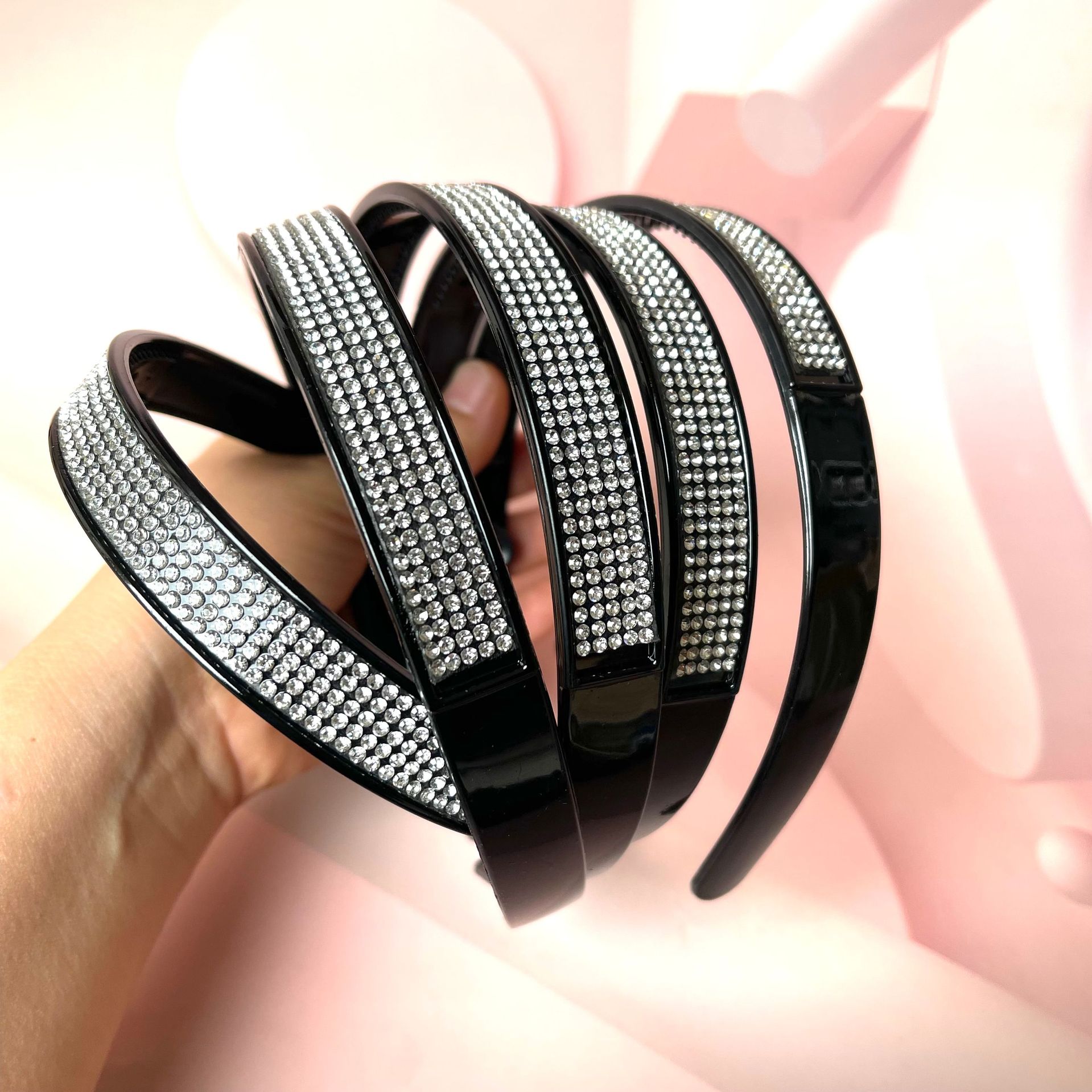 【 Zone 1-9 】 5-row white diamond hair band 20/ pack 2000/ box Simple black plastic anti-slip hair band 5-row white water drill bit band 1 yuan 2 yuan wholesale of hair accessories pic 4