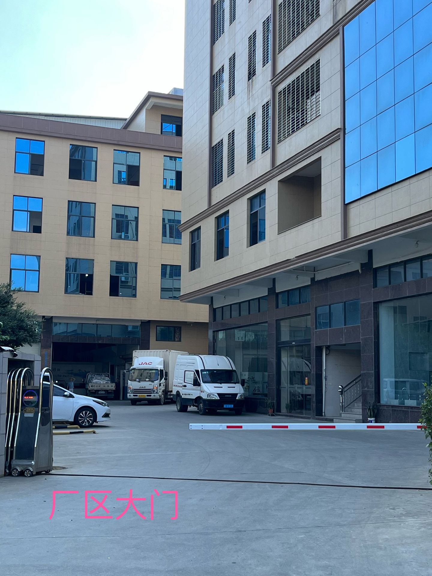 Wholesale 304 stainless steel single-cooling washbasins, faucets, bathroom and balcony household washbasins, washbasins, quick-turn faucets pic 1