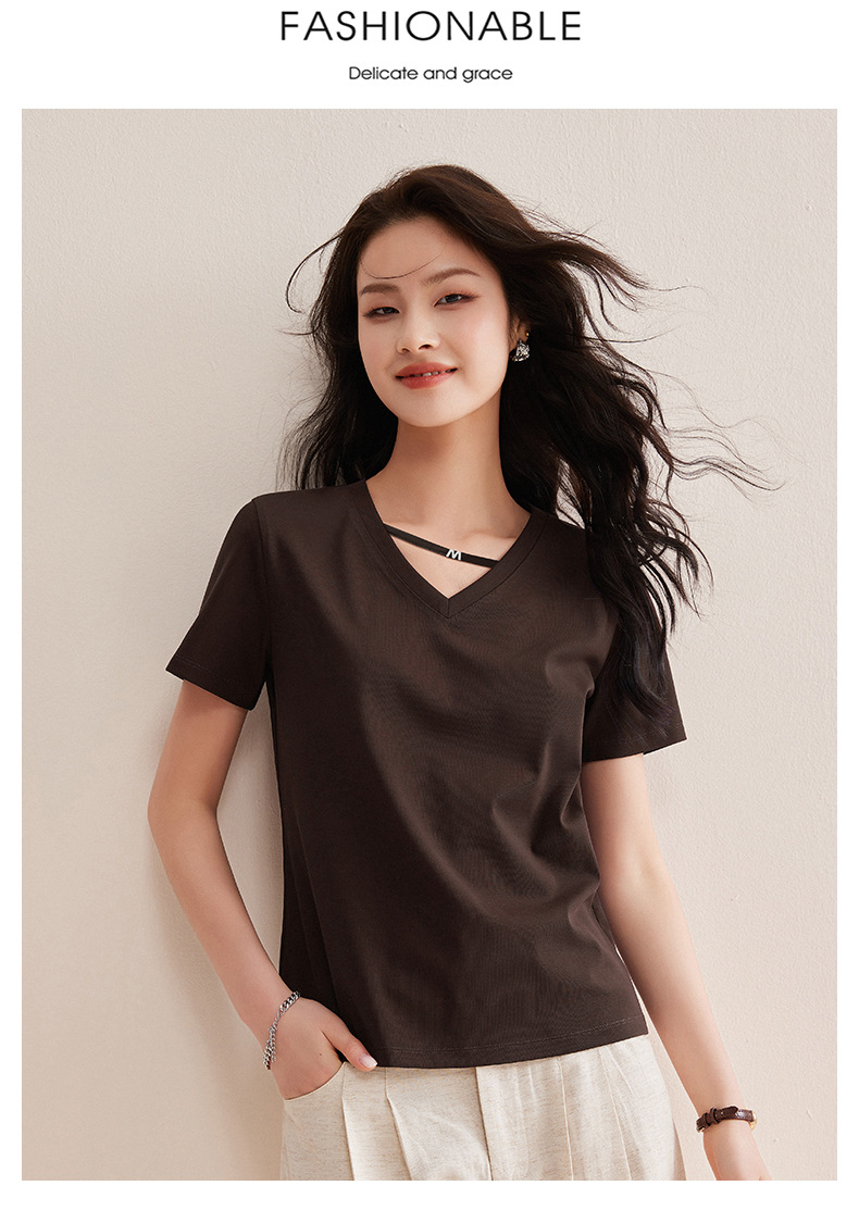 Black V-neck short-sleeved T-shirt for women, a new summer style that is slimming and form-fitting, with a cinched waist and straight shoulders. It is a cropped top pic 23