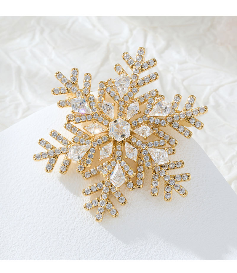 Original design rotatable snowflake brooch with a light luxury and high-end feel, ice crystal texture three-dimensional multi-layer exquisite brooch pic 14