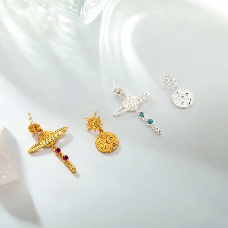The classic Saturn pendant stud earrings from Bai Ling Accessories are versatile and personalized for women. They are the same as the light luxury full-diamond earrings worn by celebrities pic 8