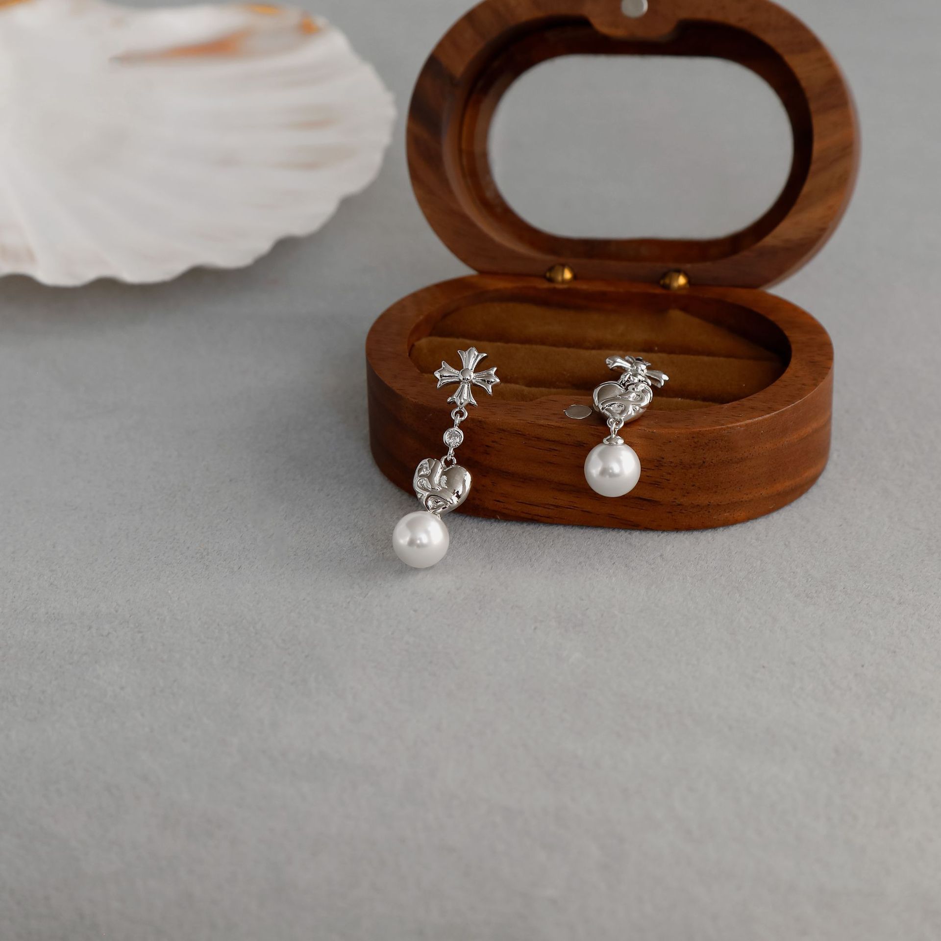 克罗*十字架珍珠耳钉 轻奢高级感小众气质简约雕刻爱心珍珠耳钉详情10