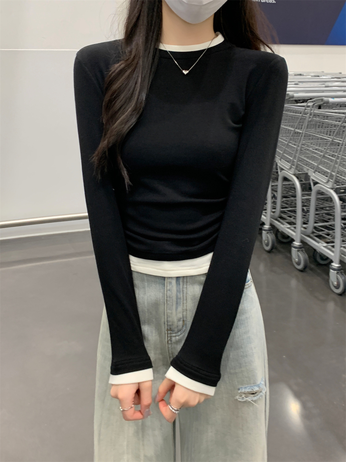 A trendy and unique round-neck color-blocking fake two slimming cotton long-sleeved T-shirts for women, a new grey top from Spring and autumn pic 20