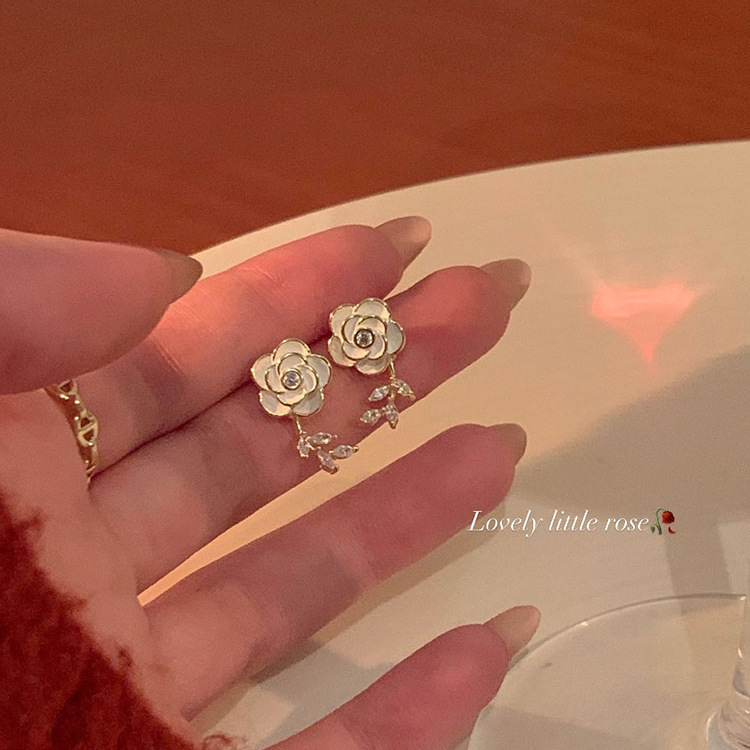 Spring/Summer 2025 fresh and elegant flower earrings for women, a light luxury and high-end look, pearl stud earrings, super fairy-like, versatile and elegant earrings pic 67