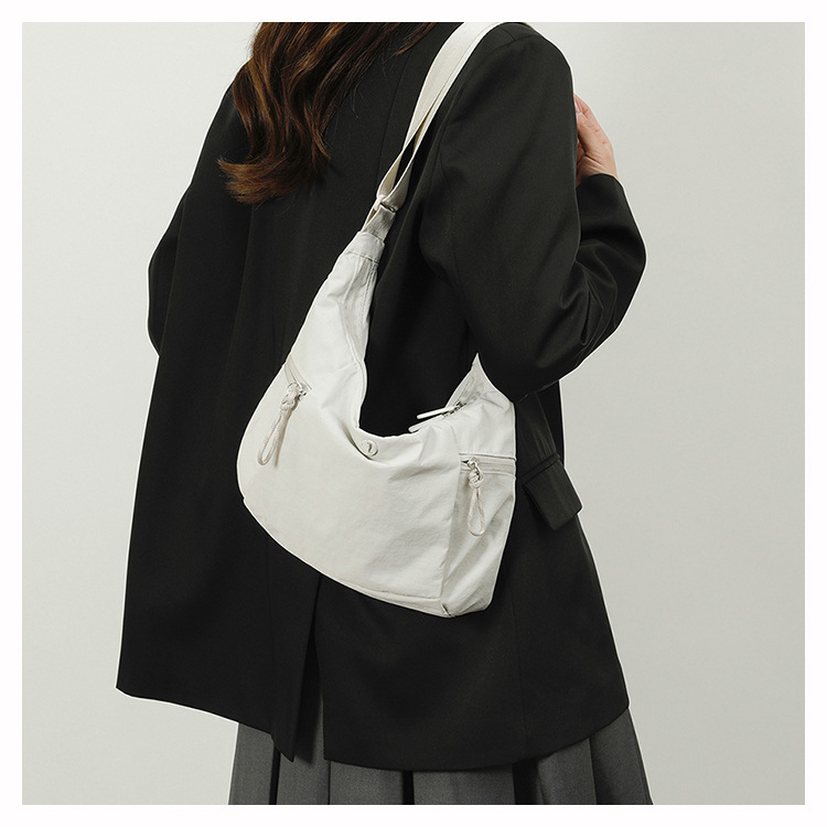 包包女lulu饺子包新款牛角包休闲健身运动包潮百搭通勤单肩斜挎包详情14