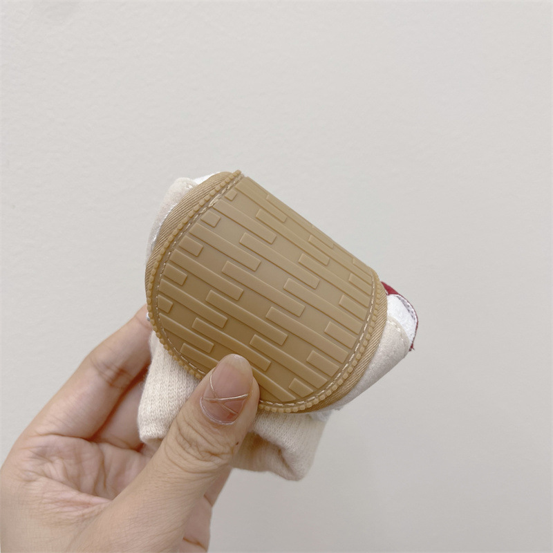 秋冬新生婴儿0-1岁男女宝宝软胶底鞋袜不掉跟保暖运动防滑学步鞋详情6