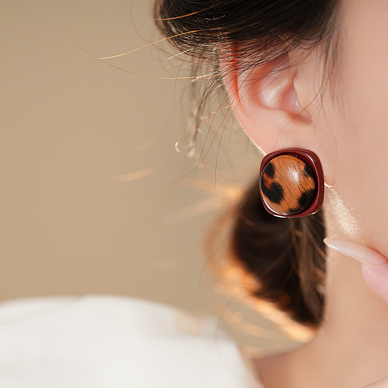 银针欧美复古皮革豹纹方形耳钉小众复古风耳环跨境气质高级感耳饰详情12