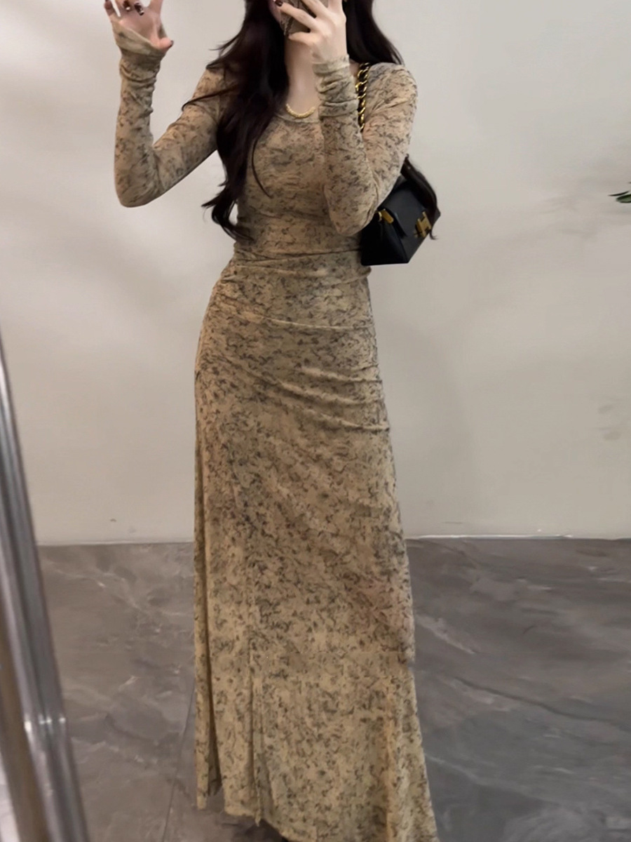 大婷婷 早秋新款长袖扎染连衣裙极简风裙子修身复古长裙详情9