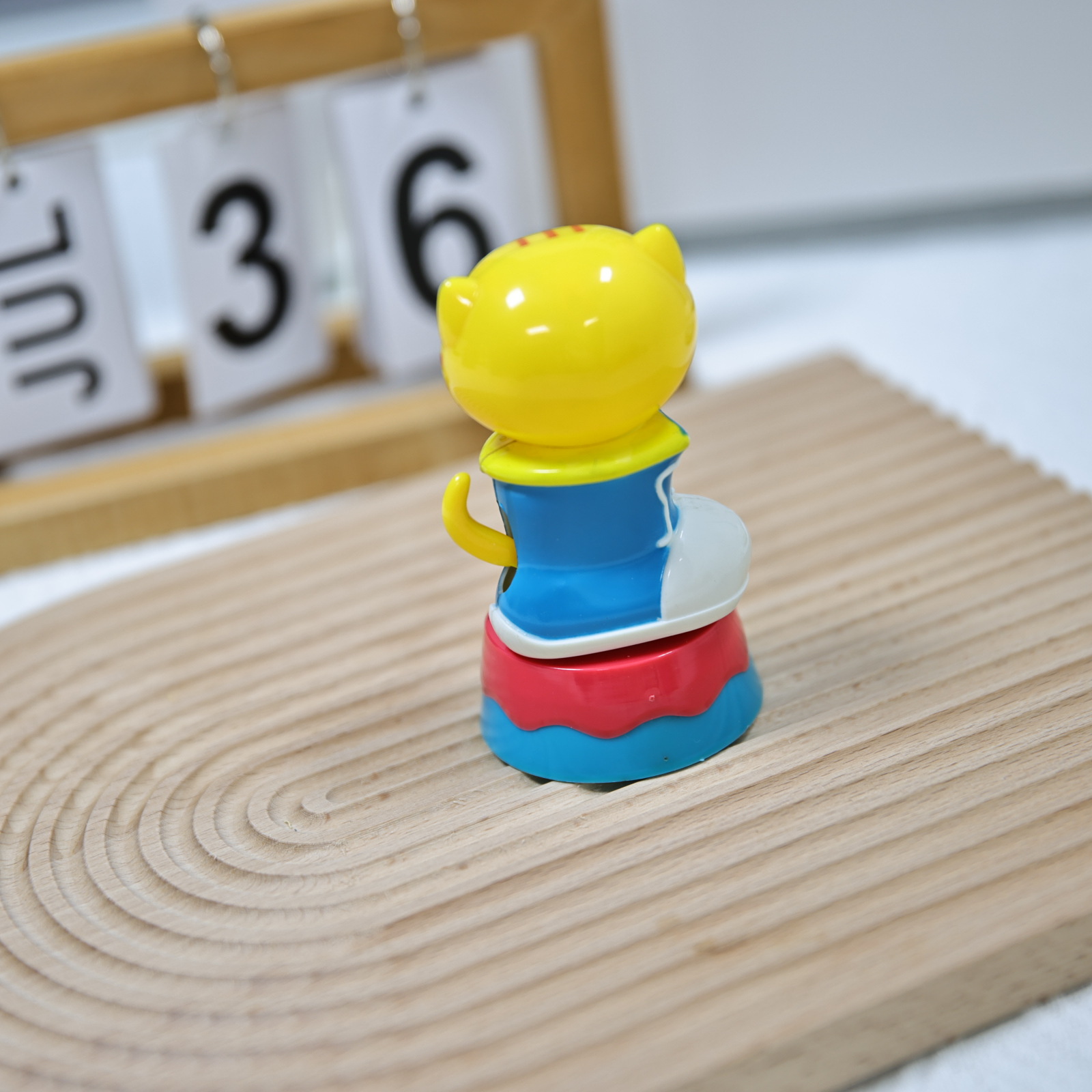 Factory direct sales of car solar automatic rocker, creative and cute animal tiger ornaments and accessories available for wholesale pic 9