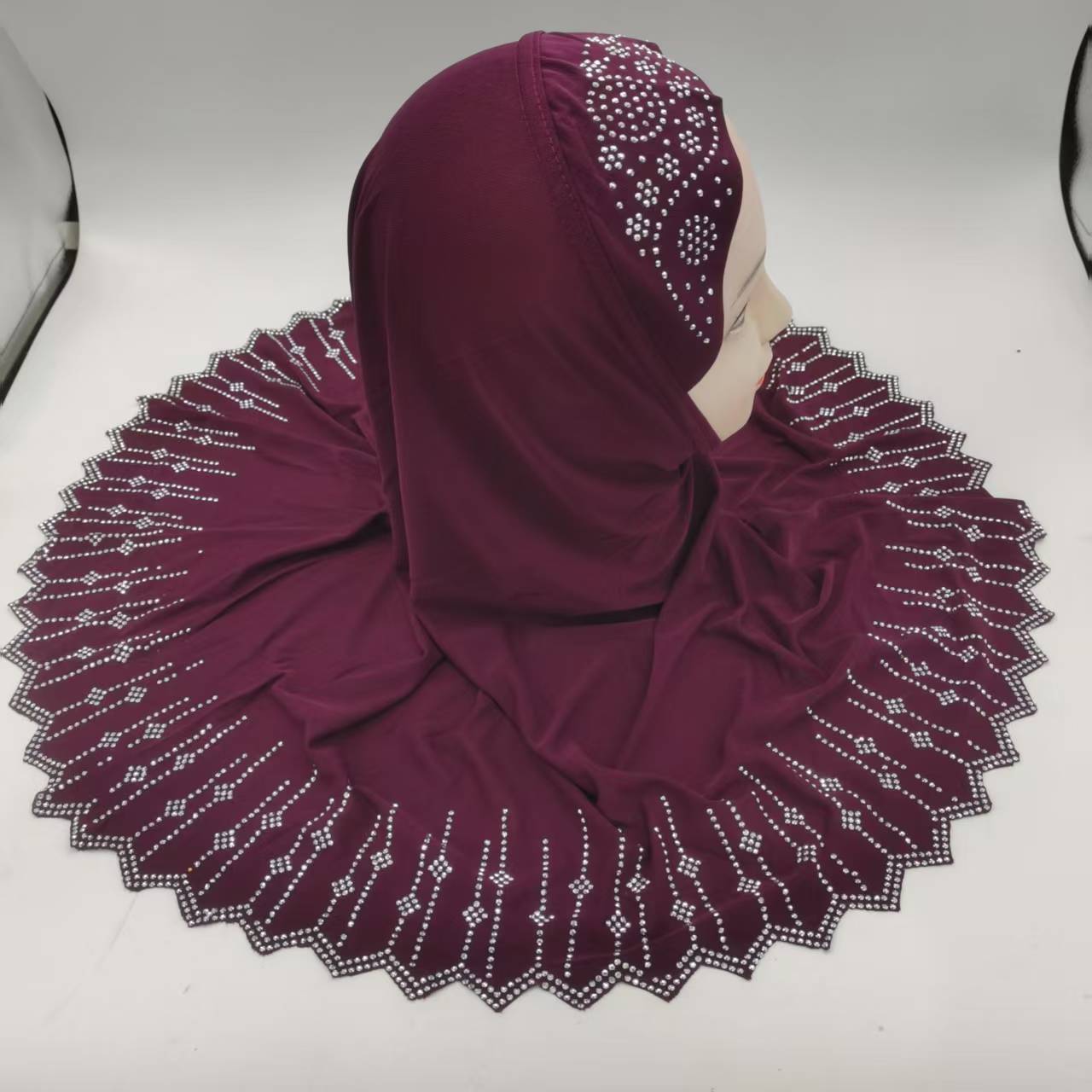 跨境货源水晶麻几何图烫钻激光边女式时尚包头帽头巾帽详情2